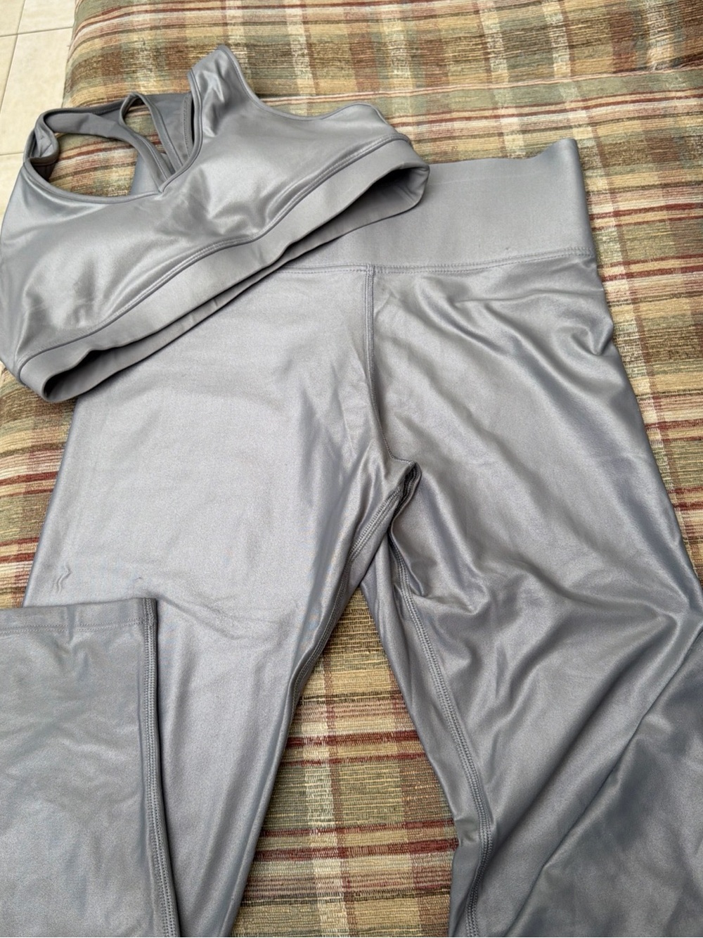 Carbon38 Silver Gray Metallic Sports Bra and Leggings Set